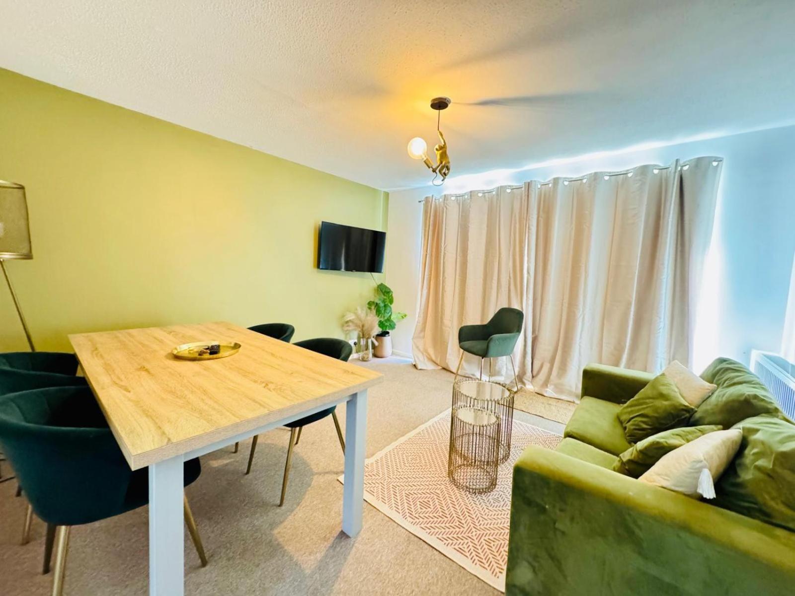2 Bed House, Sleeps 6, Dog Friendly, Close To A14 M11, With Garden & Parking Long Stay Work Contractor Leisure, Jade CBG Exterior foto