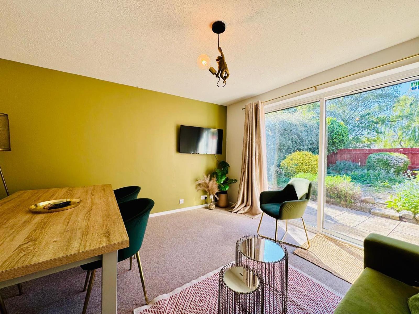 2 Bed House, Sleeps 6, Dog Friendly, Close To A14 M11, With Garden & Parking Long Stay Work Contractor Leisure, Jade CBG Exterior foto