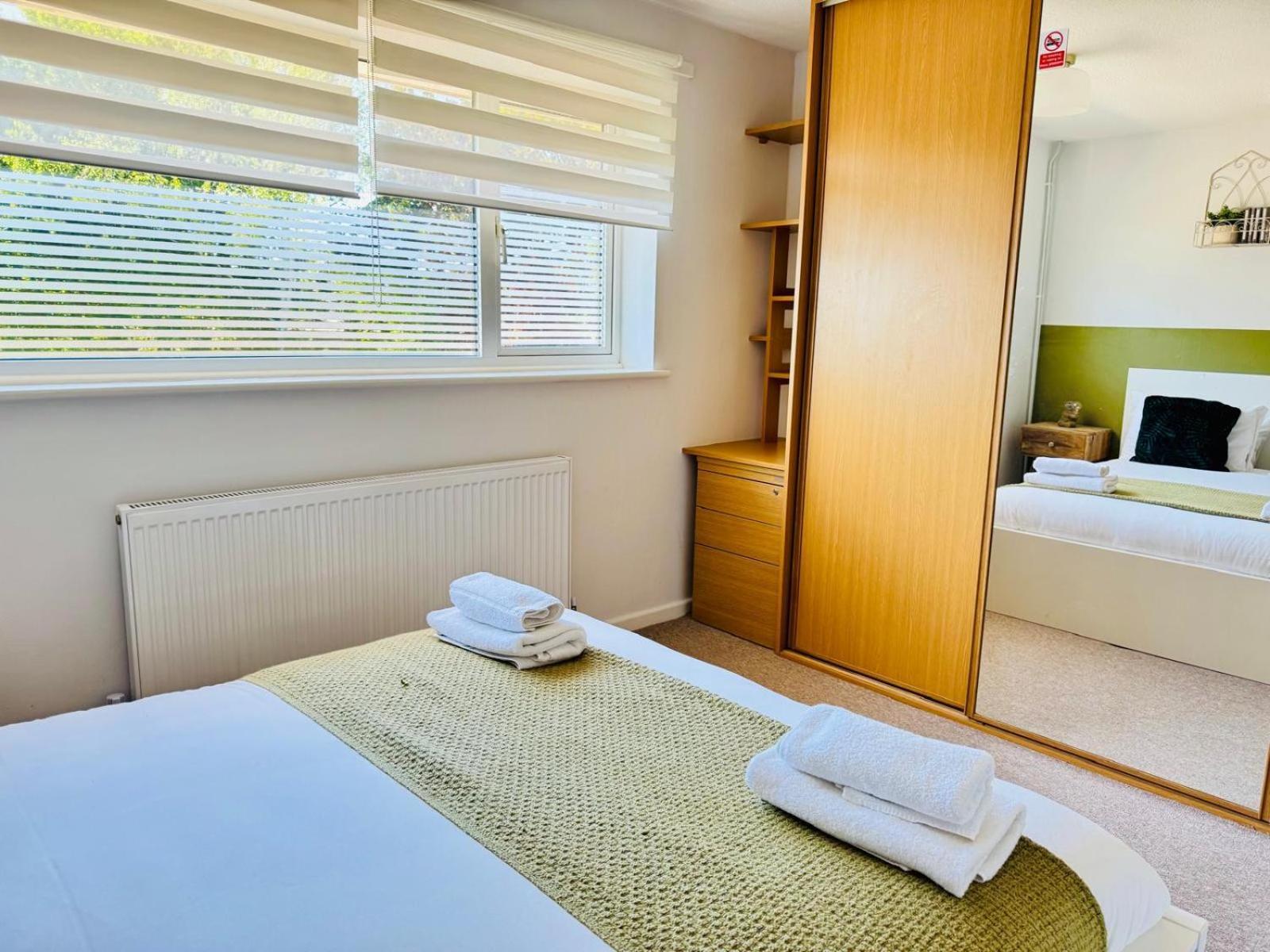 2 Bed House, Sleeps 6, Dog Friendly, Close To A14 M11, With Garden & Parking Long Stay Work Contractor Leisure, Jade CBG Exterior foto
